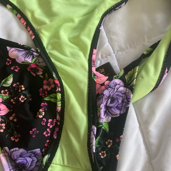 Endless sun bikini bottoms size x large multi colors with flowers - Picture 3 of 4